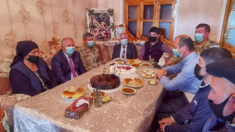    Suraxanı icra başçısı doğum günü olan şəhidin ailəsini ziyarət etdi    - Fotolar