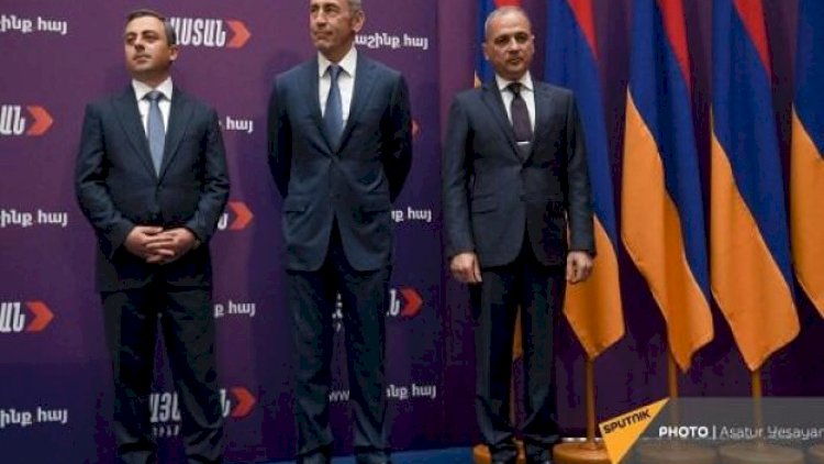    Ermənistanda seçki ehtirasları qızışır: Köçəryan Paşinyana qarşı yeni blok yaratdı   