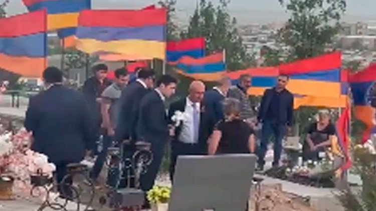    Ermənilər Robert Köçəryanı qəbiristanlıqdan qovdular   - Video