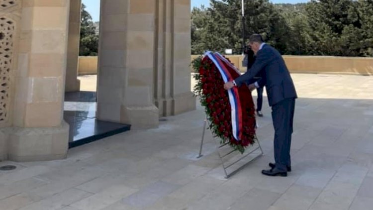    Lavrov Şəhidlər xiyabanını ziyarət etdi - Fotolar   