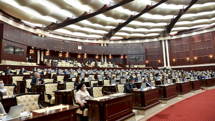    Azərbaycanda deputat millət vəkillərinin maaşlarının azaldılmasını təklif etdi   
