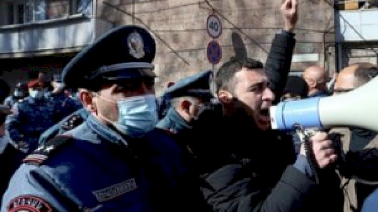    İrəvanda yanacaqsız qalan sürücülər aksiya keçirdi   