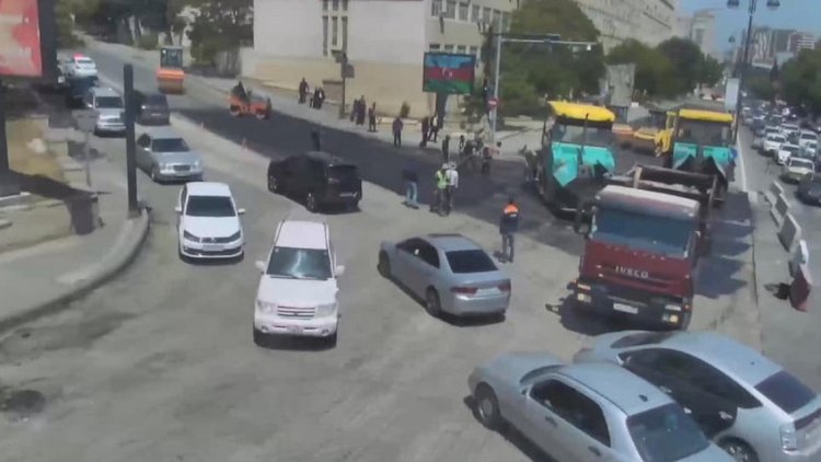    Mətbuat prospektində avtomobillərin hərəkətində sıxlıq yarandı - Foto   