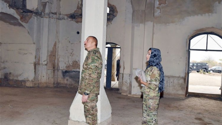    İlham Əliyev və Mehriban Əliyeva Yuxarı Gövhərağa məscidində   