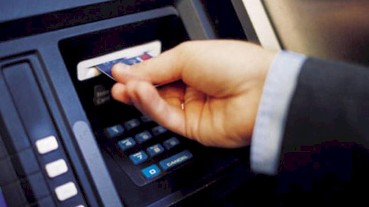    Bakıda altı nəfərin bank hesabından pul oğurlayan tutuldu   
