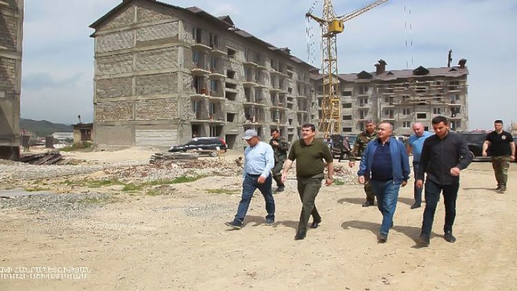    Şuşanın kəndlərinə gələn Arayik yenə sərsəmlədi:   “Ölənə qədər...“