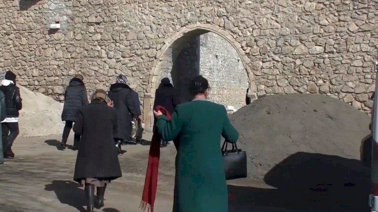    Ruslar Amaras monastırına gedən erməni zəvvarları müşayiət etdilər   
