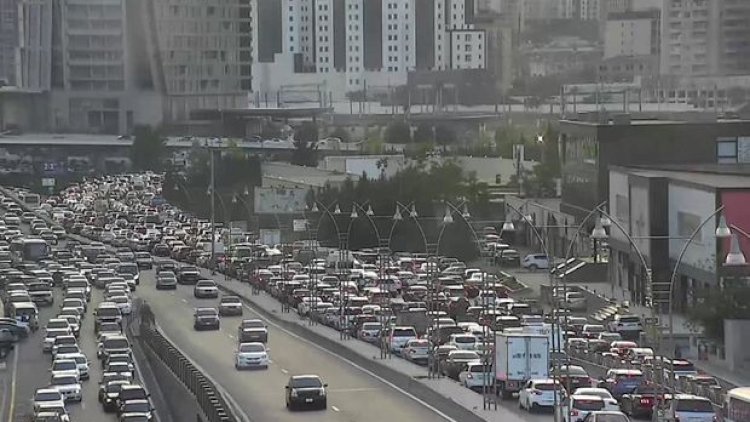    Bakının əsas küçə və prospektlərində sıxlıq var - Fotolar   