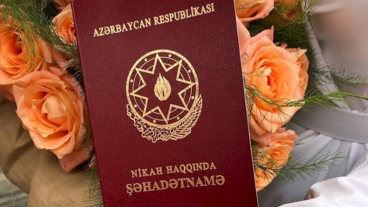    Bakıda bu gün evlənən cütlük nikah şəhadətnaməsini itirdi - Foto   
