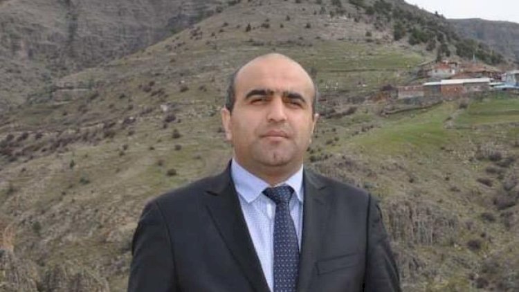    Niyə qızın başı aşağı olmalıdır, dikbaşlı olsa, pisdir?   
