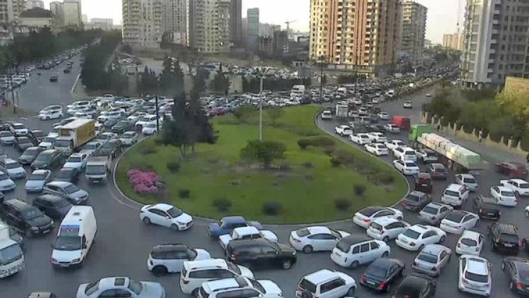    Bakının əsas küçə və prospektlərində sıxlıq yarandı - Fotolar   