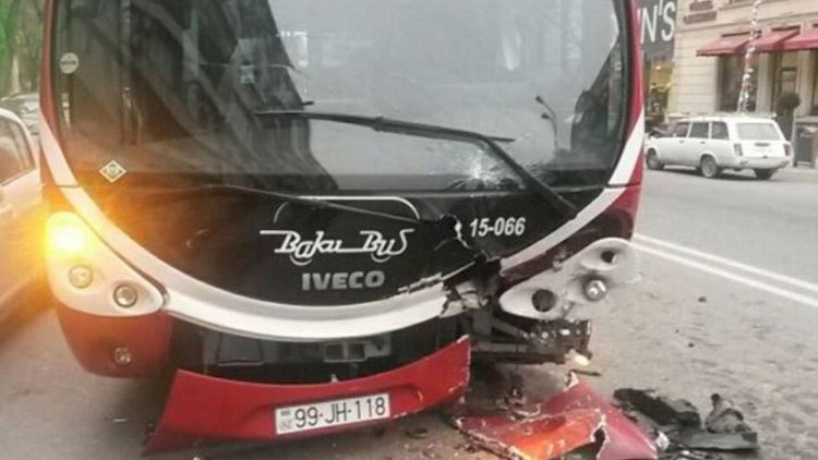    Bakıda sərnişin avtobusu qəzaya düşdü   