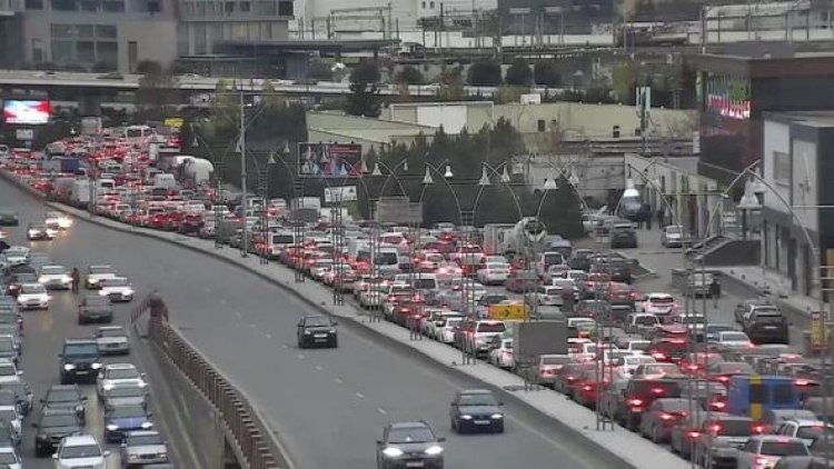    Bakının mərkəzi küçələrində sıxlıq yarandı - Video   