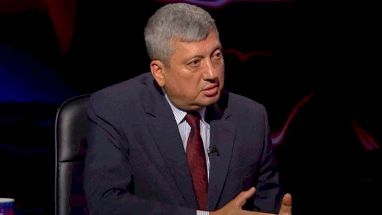    “Onun imici o qədər qeyri-ciddidir ki, nə siyasi çıxış edə bilir, nə də savadı var”   