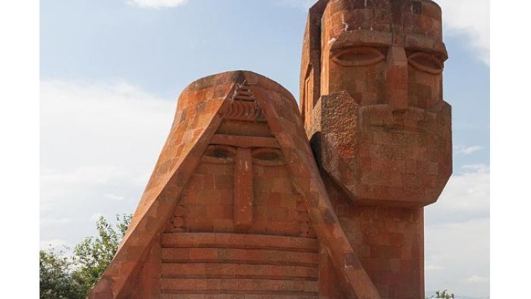    Ermənilər Xankəndindəki bu heykəli sökməyə məcbur oldular   