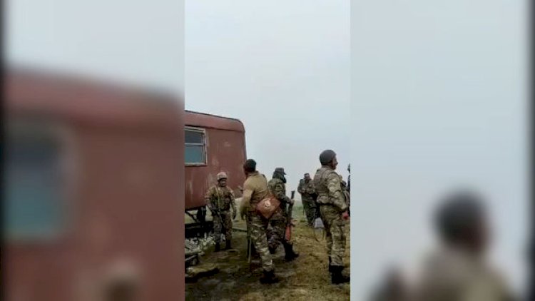    Azərbaycan əsgərləri daha bir qrup erməni hərbçini sərhəddən qovdu - Video   
