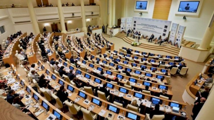    Gürcüstan müxalifəti parlamentin boykotunu dayandırdı   