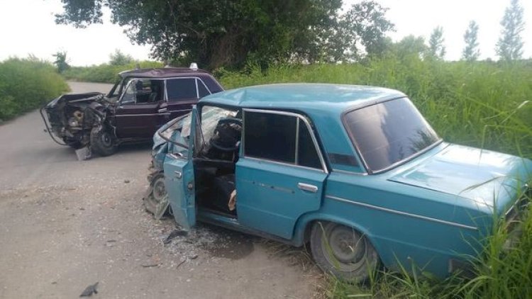   Göyçayda iki avtomobil toqquşub:   Xəsarət alanlar var - Fotolar