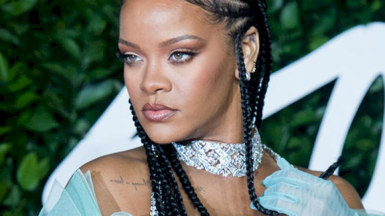    Rihannanın geyimi müzakirə mövzusu oldu - FOTO   
