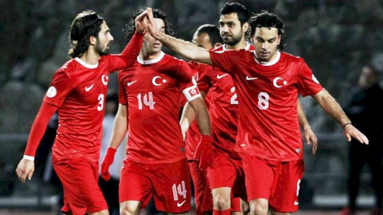    “Azərbaycanlı qardaşlarımızı millimizə dəstək olmağa səsləyirəm“   - Nihat Özdemir