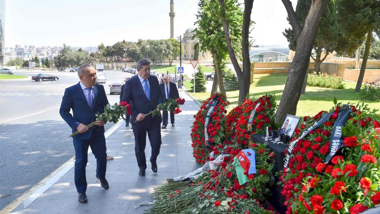    “Azərsu” və Meliorasiya və Su Təsərrüfatı rəhbərlikləri şəhid jurnalistləri anıb - Fotolar   