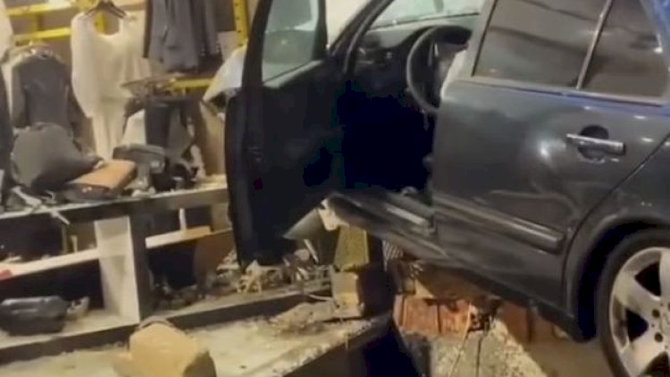    Bakıda avtomobil mağazaya çırpıldı, xəsarət alan var   