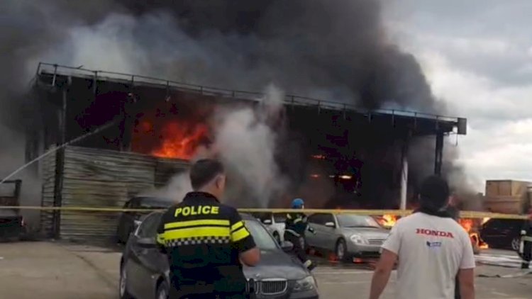    Rustavinin maşın bazarında yanğın, avtomobillər külə döndü   