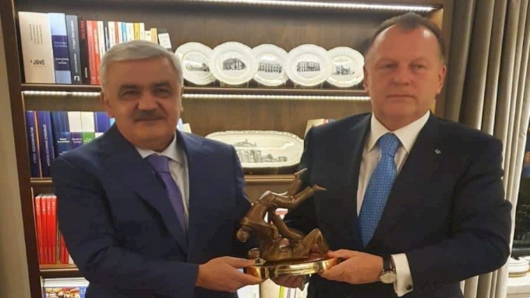   Rövnəq Abdullayev Budapeştdə Beynəlxalq Cüdo Federasiyasının prezidenti ilə görüşdü   