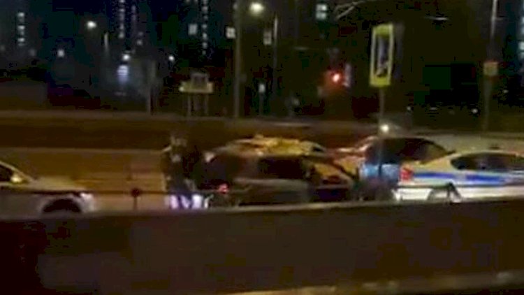    Qadınlar yol polisi ilə dalaşdı, “Bizi zorlayırlar!” bağırdılar - VİDEO   