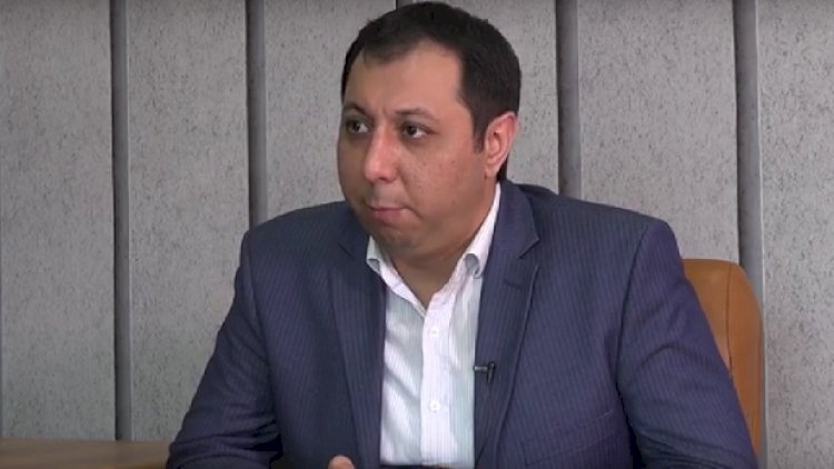    Elməddin əsəbləşdi: “Sən bədbəxt, şəxsiyyətəsiz bir adamsan“   