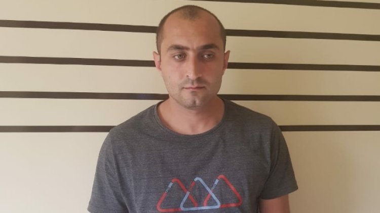    Qadının boyunbağısını oğurladı - FOTO   