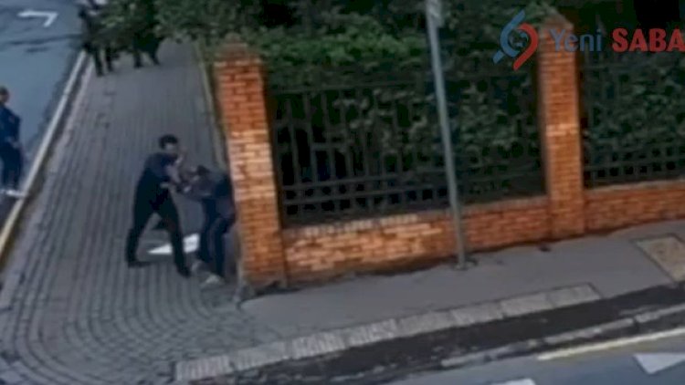    Azərbaycanlı ermənini səfirliyin qabağında belə döydü - VİDEO   