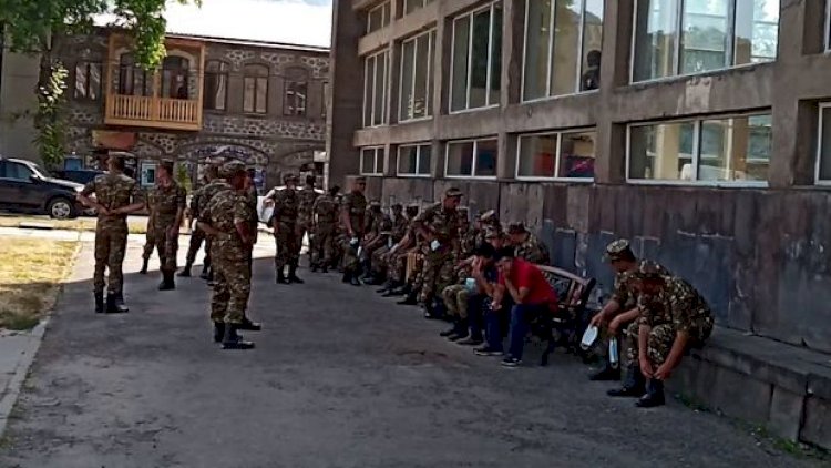    Ermənistanda seçki qarşıdurması: Koçaryana qarşı ordu göndərilir   