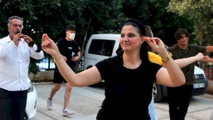    Boşanmağını davul zurnayla qeyd etdi - Video   