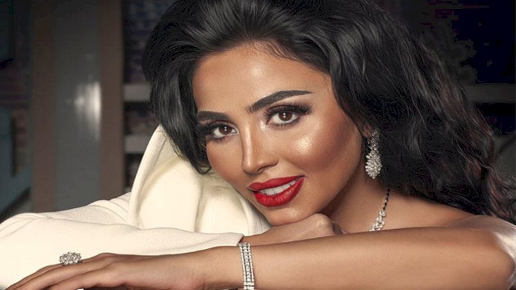    Nanə Ağamalıyeva bahalı “Porsche“sində - FOTOSESSİYA   