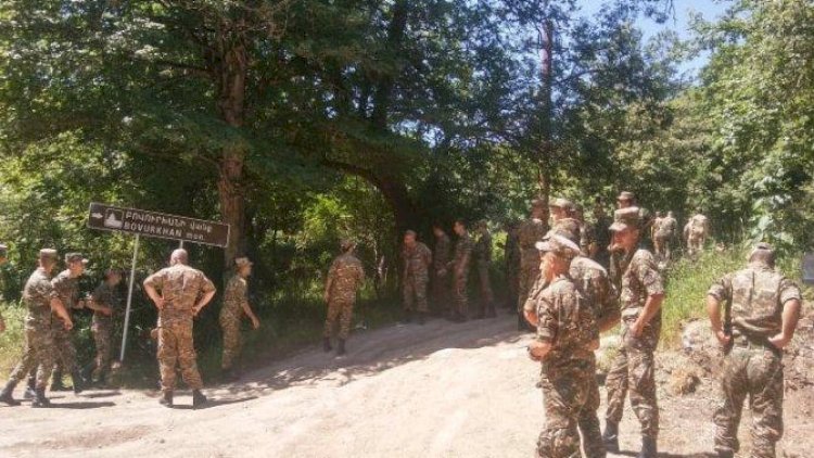    Erməni hərbçilər Xocavənddəki məbədimizdə Tanrıdan aman dilədilər   
