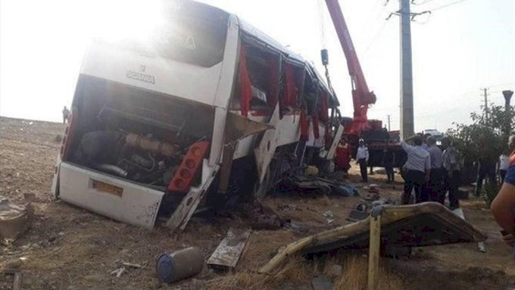    İranlı jurnalistləri daşıyan avtobus aşdı, ölən və yaralananlar var   