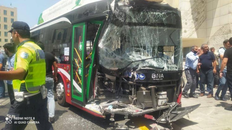    “BakuBus”ın avtobusları toqquşdu   - Yaralananlar var