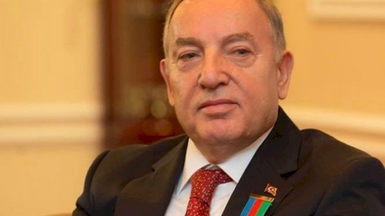    Hulusi Kılıç yeni kitabından gələn gəliri YAŞAT fonduna hədiyyə edir - Foto   