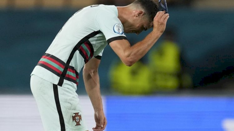    Ronaldo yenə kapitanlıq sarğısını yerə atdı   