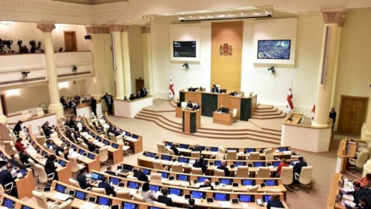    Parlamentdə insident - Rusiya himni səsləndirildi   