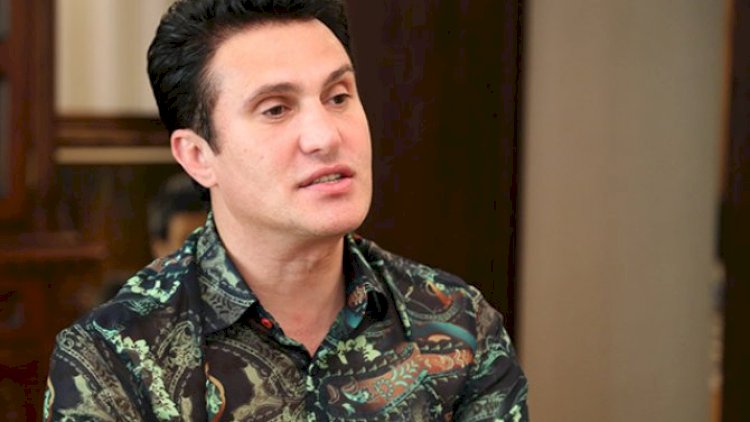    “Elza Seyidcahan getsin öz adından bir il toylarda pulsuz oxusun” - Nadir Qafarzadə   