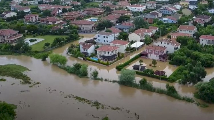   İstanbulu su basdı - Video   