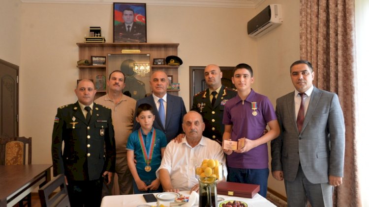    Polkovnik Babək Səmidlinin ölümündən sonra təltif edildiyi “Zəfər” ordeni ailəsinə təqdim olundu - Fotolar   
