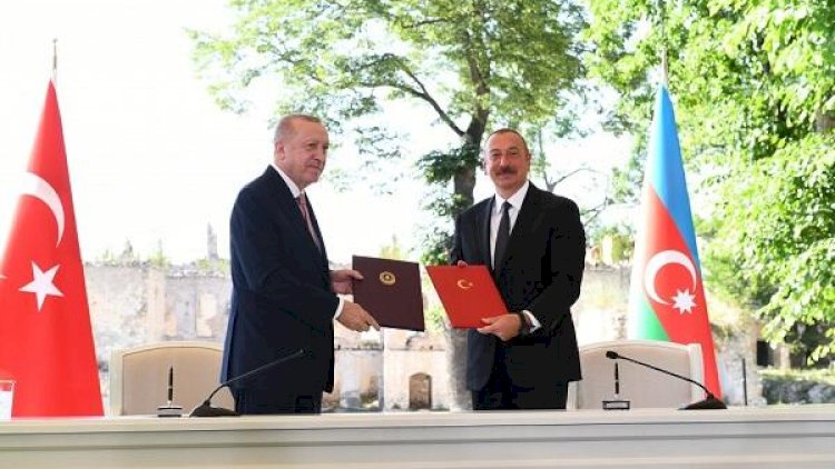    Qardaşlıq münasibəti və strateji tərəfdaşlığı rəsmiləşdirən tarixi sənəd   