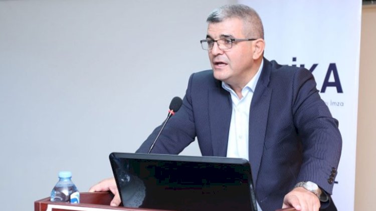    “Bir professor gedib saatlarla Mir Mövsüm Ağanın məzarı başında…”  -   Müsahibə 