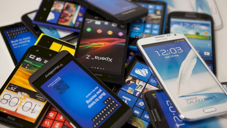    Bakıda stadionda futbol oynayan 10 nəfərin mobil telefonu oğurlandı   