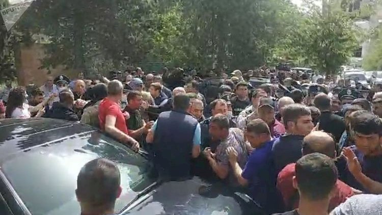    Zəngəzurda Paşinyanın yolunu bağlayanlar işdən çıxarıldı   