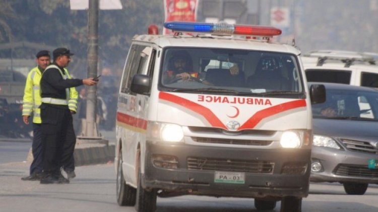    Pakistanda avtobusla yük maşını toqquşdu   - 27 nəfər öldü