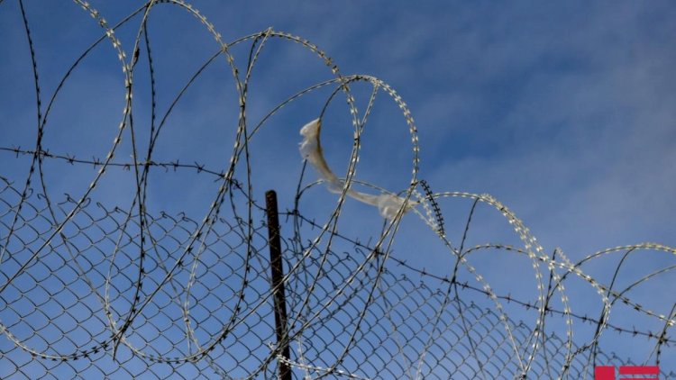    Müştərinin boğazını kəsən taksi sürücüsü təcridxanada öldü   